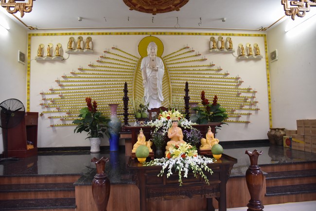 Offering on the Founder's death anniversary of Buu Lien pagoda in Can Tho of the Charity Board