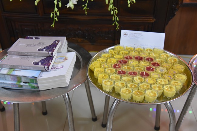 Offering on the Founder's death anniversary of Buu Lien pagoda in Can Tho of the Charity Board