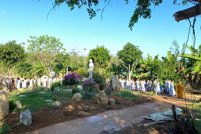 One-Day Peaceful Retreat at Suoi Phap Pagoda