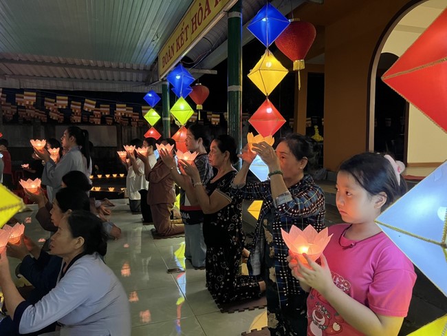 Chùa Nhất Pháp – Đồng Nai: Lễ Hoa đăng kỷ niệm đức Phật A Di Đà