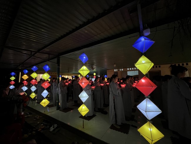 Chùa Nhất Pháp – Đồng Nai: Lễ Hoa đăng kỷ niệm đức Phật A Di Đà