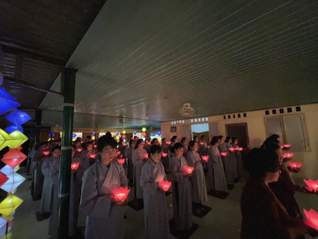 Chùa Nhất Pháp – Đồng Nai: Lễ Hoa đăng kỷ niệm đức Phật A Di Đà