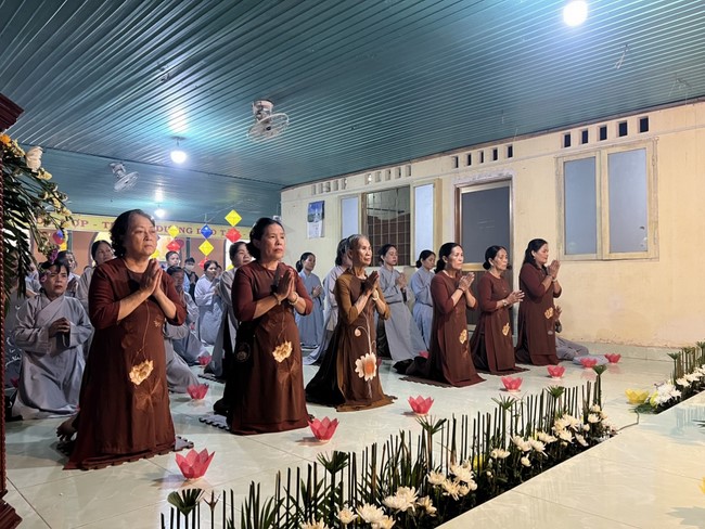 Chùa Nhất Pháp – Đồng Nai: Lễ Hoa đăng kỷ niệm đức Phật A Di Đà