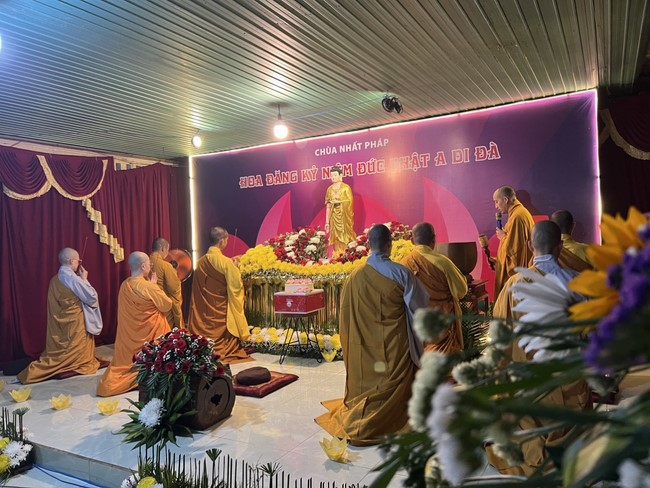 Chùa Nhất Pháp – Đồng Nai: Lễ Hoa đăng kỷ niệm đức Phật A Di Đà