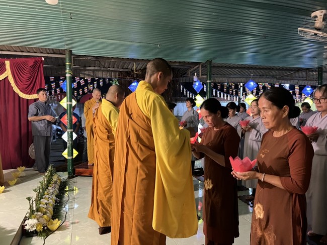 Chùa Nhất Pháp – Đồng Nai: Lễ Hoa đăng kỷ niệm đức Phật A Di Đà