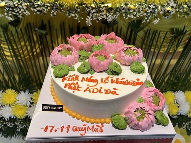 Chùa Nhất Pháp – Đồng Nai: Lễ Hoa đăng kỷ niệm đức Phật A Di Đà