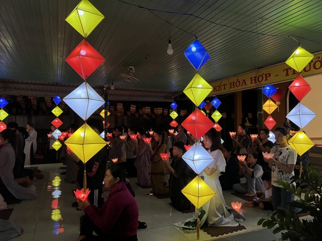 Chùa Nhất Pháp – Đồng Nai: Lễ Hoa đăng kỷ niệm đức Phật A Di Đà