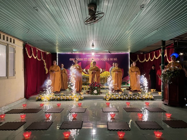 Chùa Nhất Pháp – Đồng Nai: Lễ Hoa đăng kỷ niệm đức Phật A Di Đà