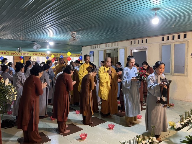 Chùa Nhất Pháp – Đồng Nai: Lễ Hoa đăng kỷ niệm đức Phật A Di Đà