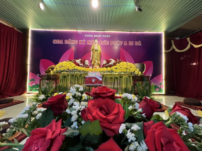 Chùa Nhất Pháp – Đồng Nai: Lễ Hoa đăng kỷ niệm đức Phật A Di Đà