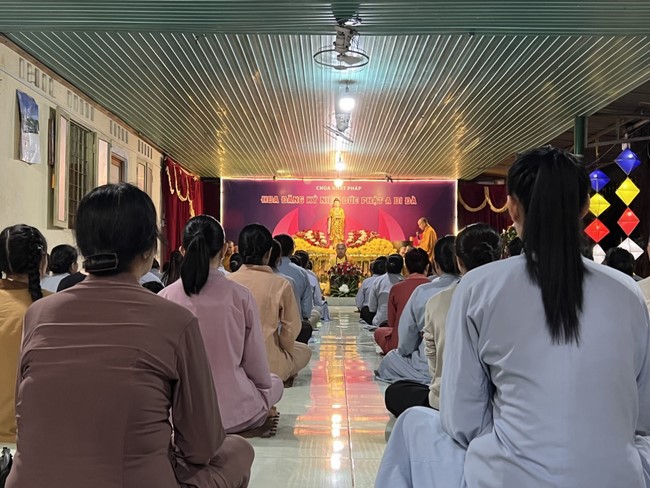 Chùa Nhất Pháp – Đồng Nai: Lễ Hoa đăng kỷ niệm đức Phật A Di Đà