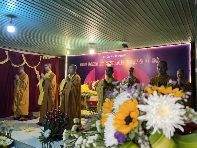 Chùa Nhất Pháp – Đồng Nai: Lễ Hoa đăng kỷ niệm đức Phật A Di Đà