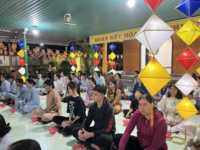 Chùa Nhất Pháp – Đồng Nai: Lễ Hoa đăng kỷ niệm đức Phật A Di Đà