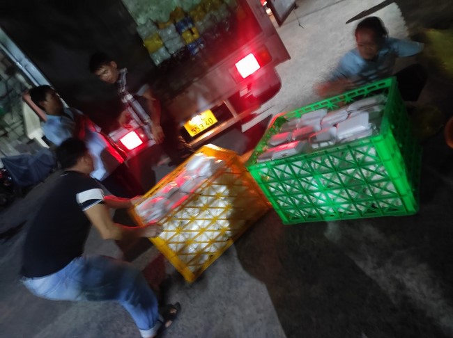 Giving box-lunch portions on occasion the 101st Seven-Day Retreat