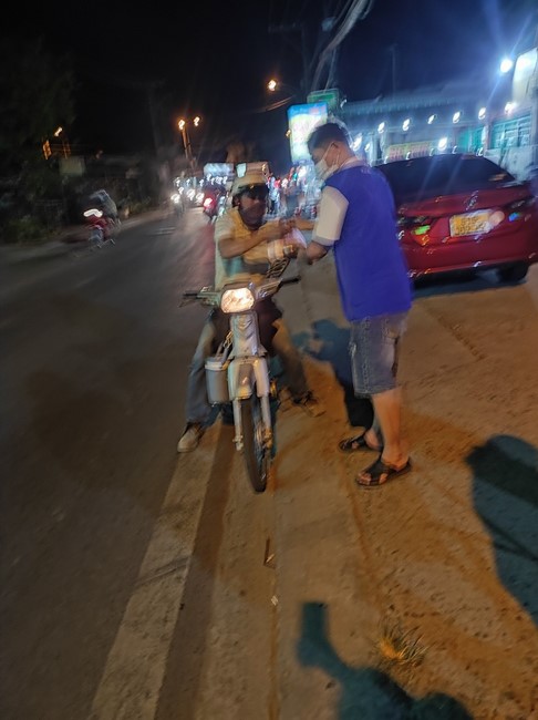 Giving box-lunch portions on occasion the 101st Seven-Day Retreat