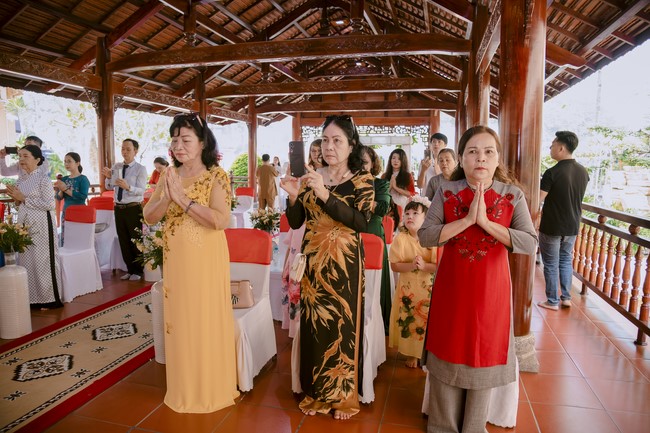 Wedding Ceremony at the pagoda