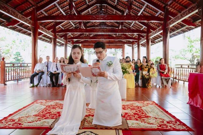 Wedding Ceremony at the pagoda