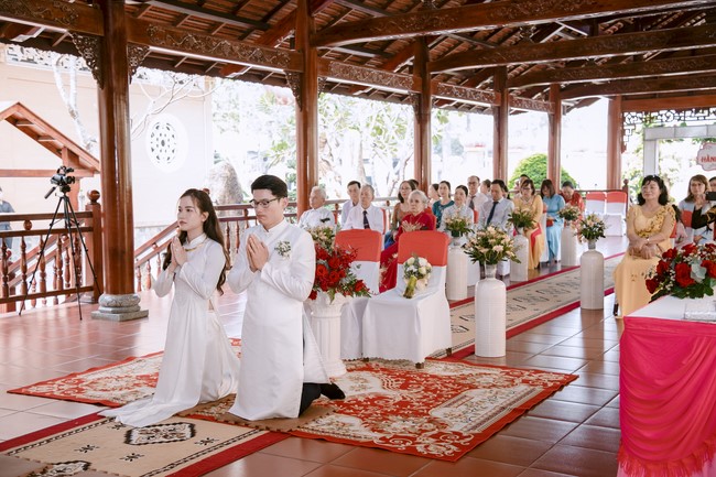 Wedding Ceremony at the pagoda