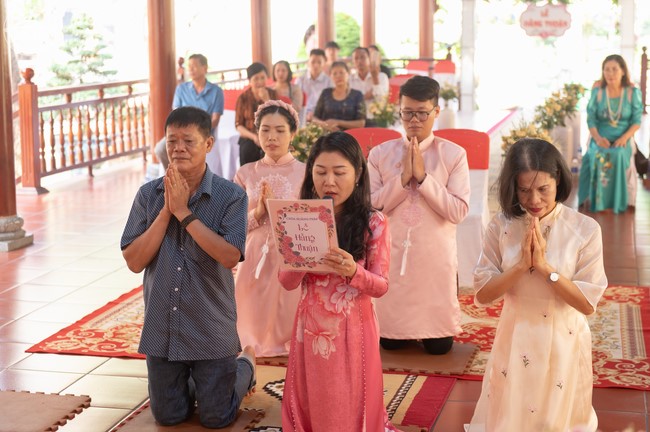 Wedding Ceremony at the pagoda