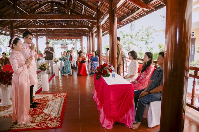 Wedding Ceremony at the pagoda