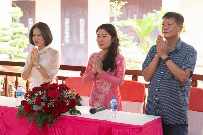 Wedding Ceremony at the pagoda