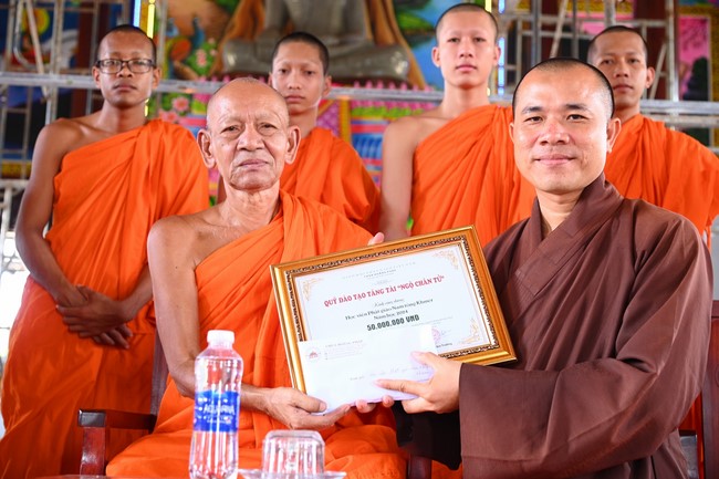 Quỹ đào tạo Tăng tài Ngộ Chân Tử cúng dường tại Học viện Phật giáo Nam Tông Khmer,  Cần Thơ.