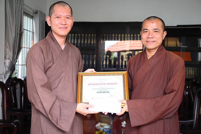 Quỹ đào tạo Tăng tài Ngộ Chân Tử cúng dường tại Trường Trung cấp Phật học tỉnh Đồng Tháp