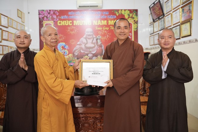 Quỹ đào tạo Tăng tài “Ngộ Chân Tử” cúng dường tại trường Trung cấp Phật học Sóc Trăng