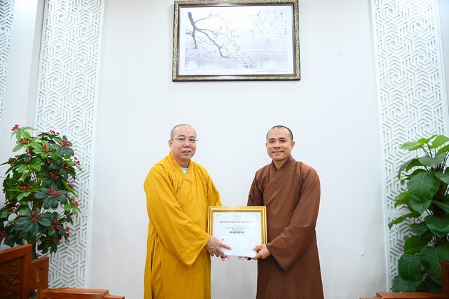 Quỹ đào tạo Tăng tài Ngộ Chân Tử cúng dường tại trường Trung cấp Phật học tỉnh Bạc Liêu.