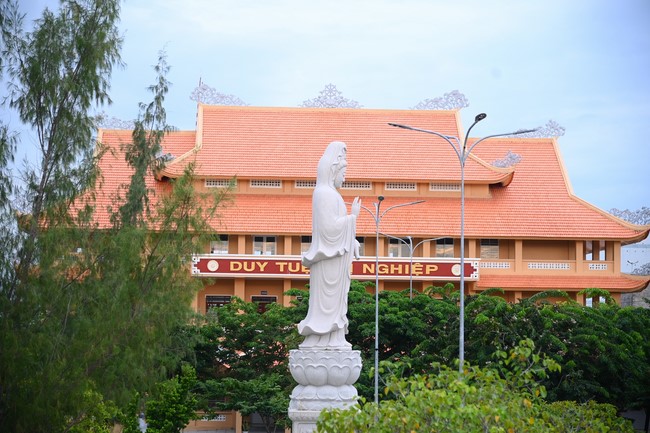 Quỹ đào tạo Tăng tài Ngộ Chân Tử cúng dường tại trường Trung cấp Phật học tỉnh Bạc Liêu.