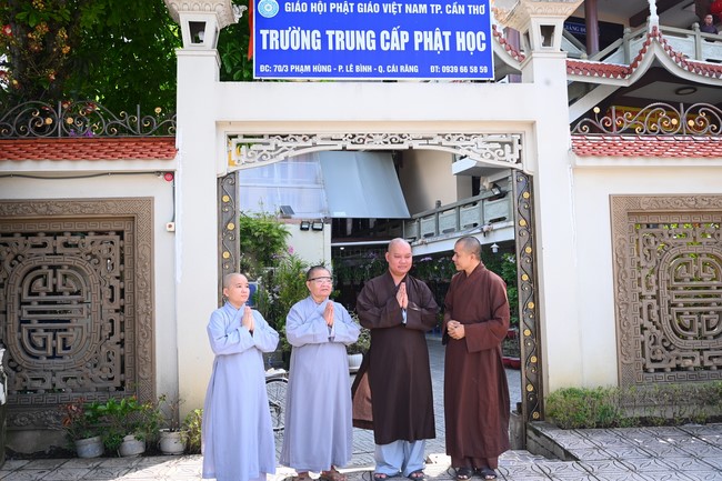 Quỹ đào tạo Tăng tài Ngộ Chân Tử cúng dường tại trường Trung cấp Phật học TP. Cần Thơ.