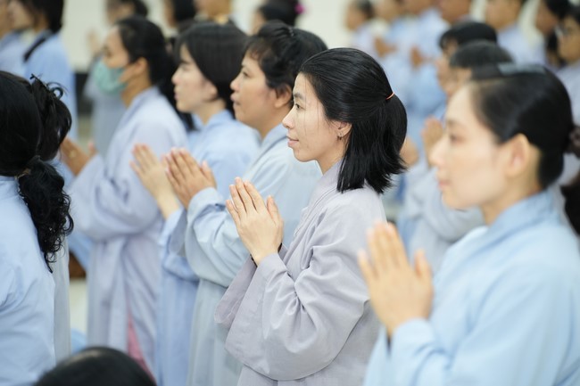 Paying homage to the Most Master and commemorating Hoang Phap Pagoda’s Founder by Monks, and Buddhists