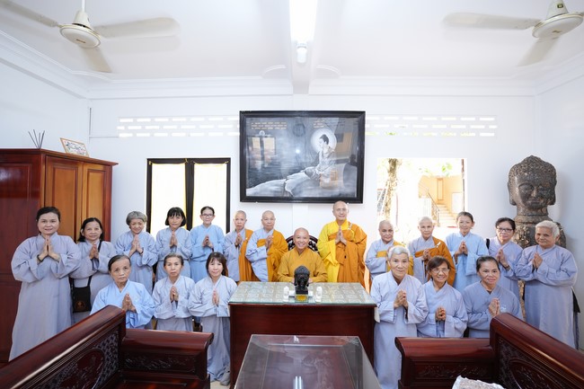 Paying homage to the Most Master and commemorating Hoang Phap Pagoda’s Founder by Monks, and Buddhists