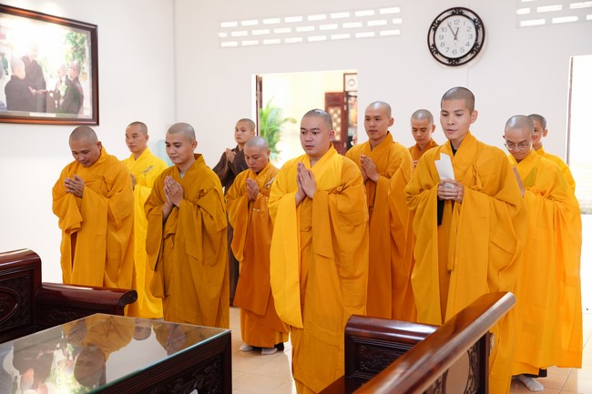 Paying homage to the Most Master and commemorating Hoang Phap Pagoda’s Founder by Monks, and Buddhists
