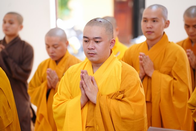 Paying homage to the Most Master and commemorating Hoang Phap Pagoda’s Founder by Monks, and Buddhists