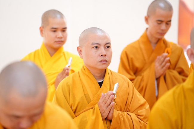 Paying homage to the Most Master and commemorating Hoang Phap Pagoda’s Founder by Monks, and Buddhists