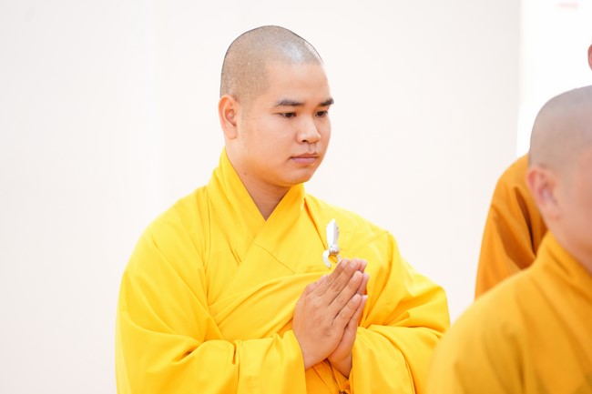 Paying homage to the Most Master and commemorating Hoang Phap Pagoda’s Founder by Monks, and Buddhists