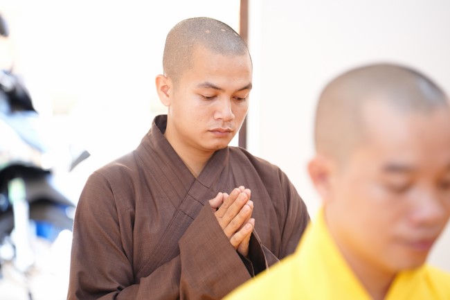 Paying homage to the Most Master and commemorating Hoang Phap Pagoda’s Founder by Monks, and Buddhists