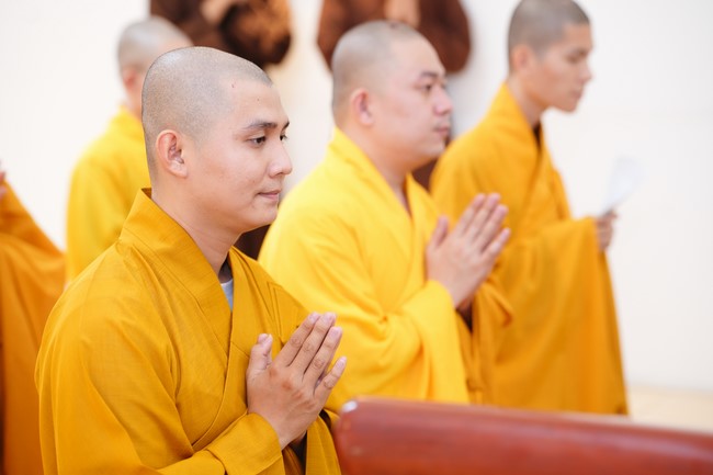 Paying homage to the Most Master and commemorating Hoang Phap Pagoda’s Founder by Monks, and Buddhists