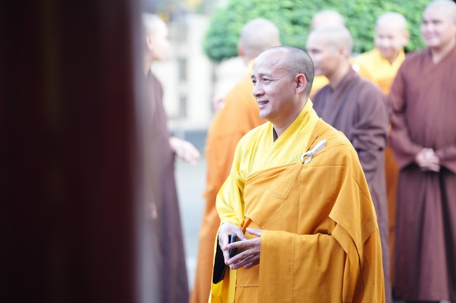 Paying homage to the Most Master and commemorating Hoang Phap Pagoda’s Founder by Monks, and Buddhists