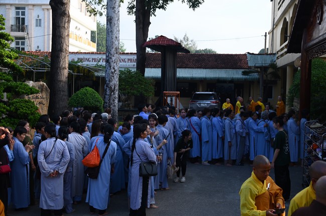 Paying homage to the Most Master and commemorating Hoang Phap Pagoda’s Founder by Monks, and Buddhists