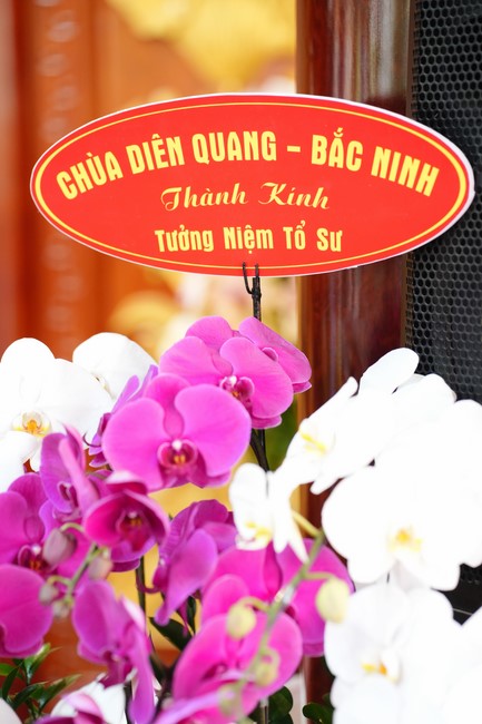 Paying homage to the Most Master and commemorating Hoang Phap Pagoda’s Founder by Monks, and Buddhists