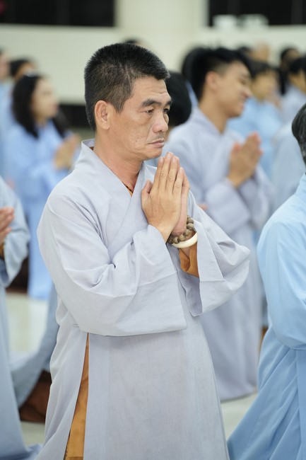 Paying homage to the Most Master and commemorating Hoang Phap Pagoda’s Founder by Monks, and Buddhists
