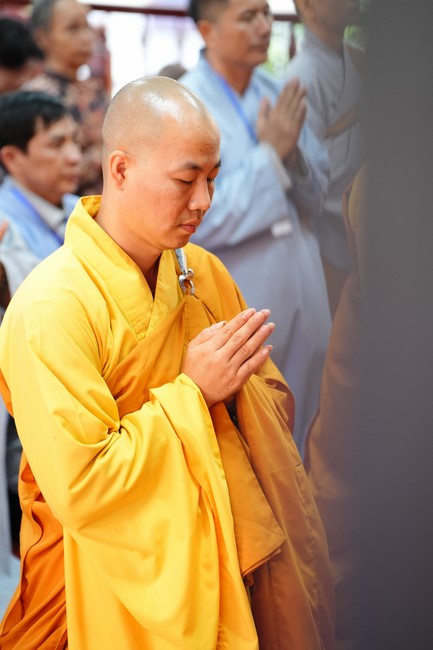 Paying homage to the Most Master and commemorating Hoang Phap Pagoda’s Founder by Monks, and Buddhists
