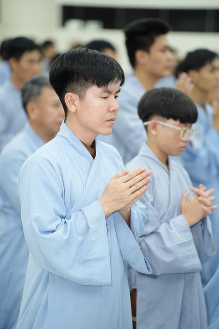 Paying homage to the Most Master and commemorating Hoang Phap Pagoda’s Founder by Monks, and Buddhists
