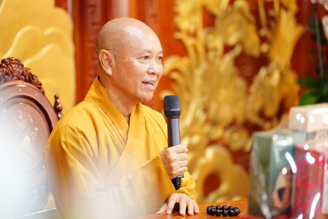 Paying homage to the Most Master and commemorating Hoang Phap Pagoda’s Founder by Monks, and Buddhists