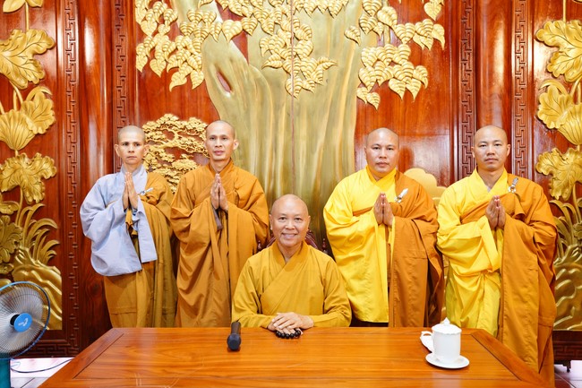 Paying homage to the Most Master and commemorating Hoang Phap Pagoda’s Founder by Monks, and Buddhists