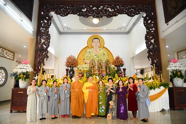 Paying homage to the Most Master and commemorating Hoang Phap Pagoda’s Founder by Monks, and Buddhists