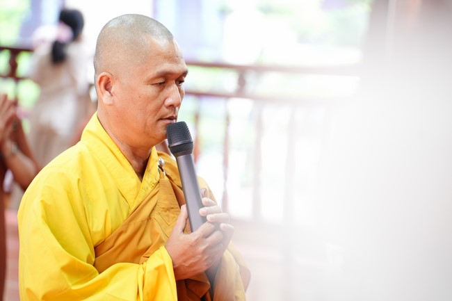 Paying homage to the Most Master and commemorating Hoang Phap Pagoda’s Founder by Monks, and Buddhists
