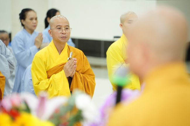 Paying homage to the Most Master and commemorating Hoang Phap Pagoda’s Founder by Monks, and Buddhists
